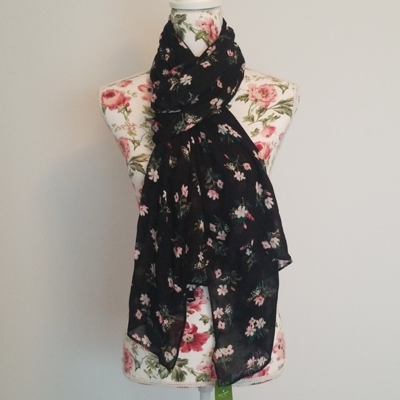 kate spade Accessories - NWT Kate Spade Flora Oblong Scarf